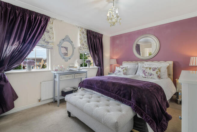 4 bed Detached for sale Image 9