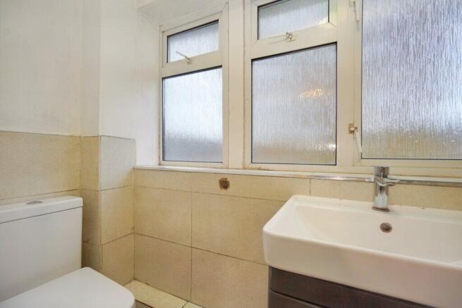 5 Quantock Close - Bathroom