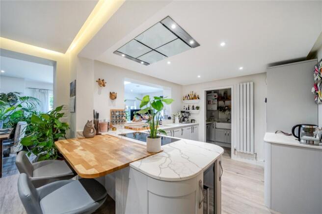 4 bed Detached for sale Image 7