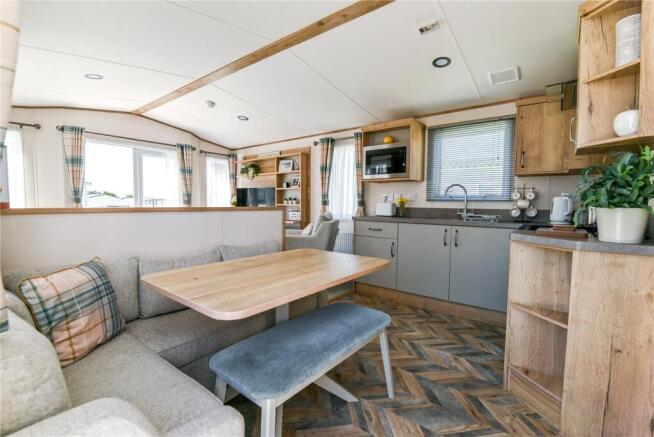 The Crescent, Hoburne Naish Holiday Park, Barton On Sea, Hampshire, BH25 photo 4