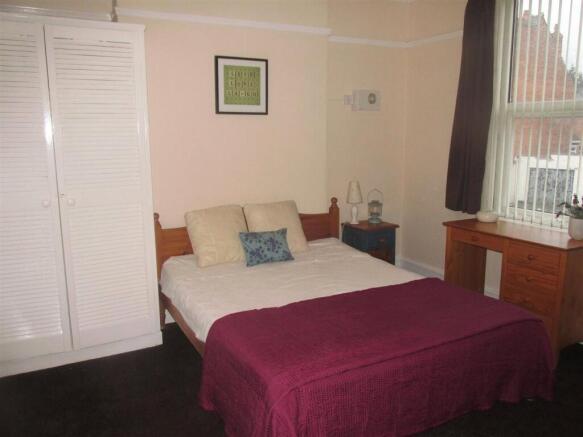 DOUBLE BEDROOM