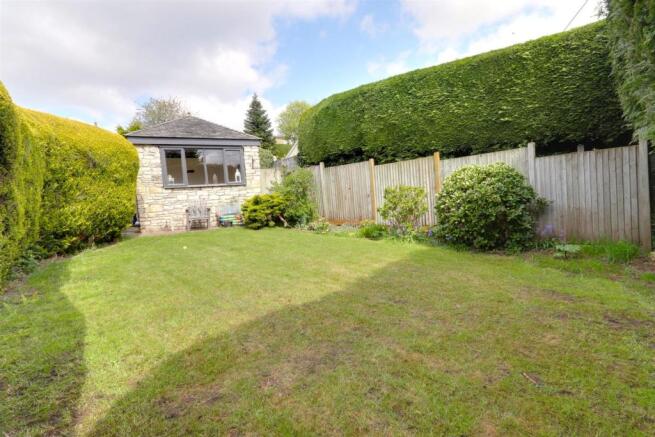 Lawn to summer house.jpg