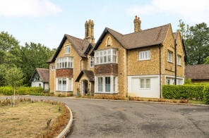 Flat 11, Catteshall Manor, Catteshall Lane, Godalming GU7 1UL