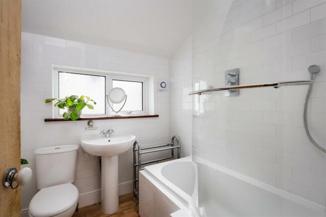 Family bathroom.jpg
