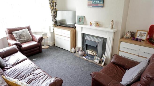BAY FRONTED LOUNGE