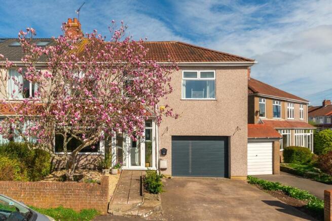 1O2RHD - External J.jpg