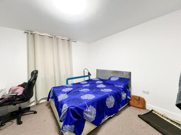 3 bed Apartment for sale Image 8