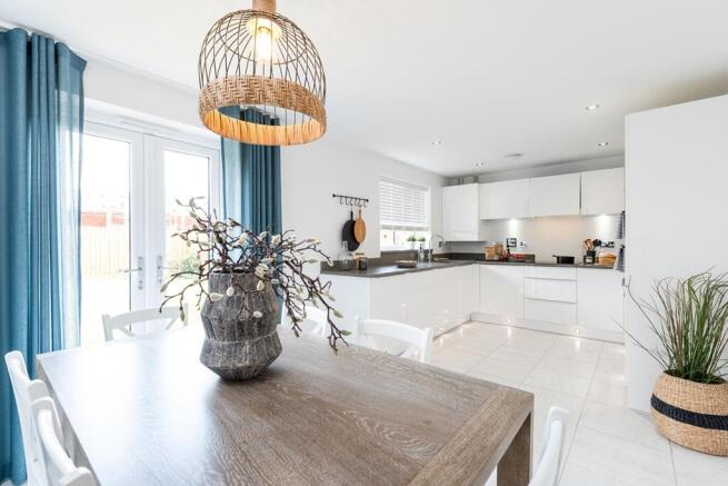 4 bed Detached for sale Image 12