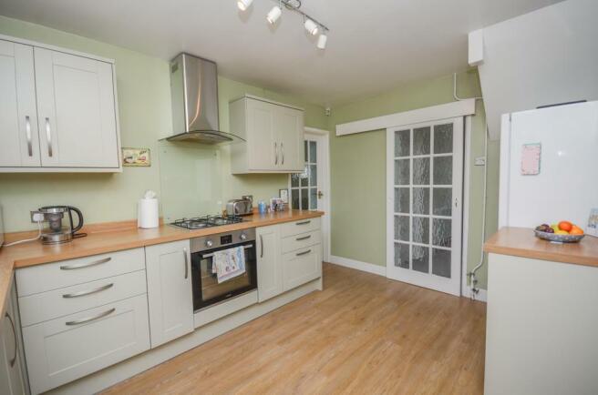 Kitchen pic 2.jpg