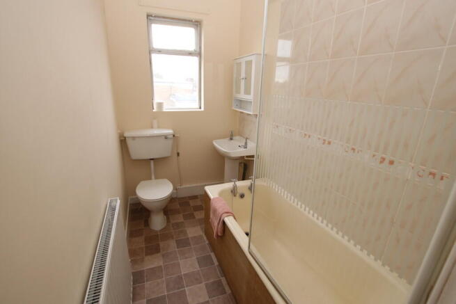 3 bed Semi-Detached to rent Image 8