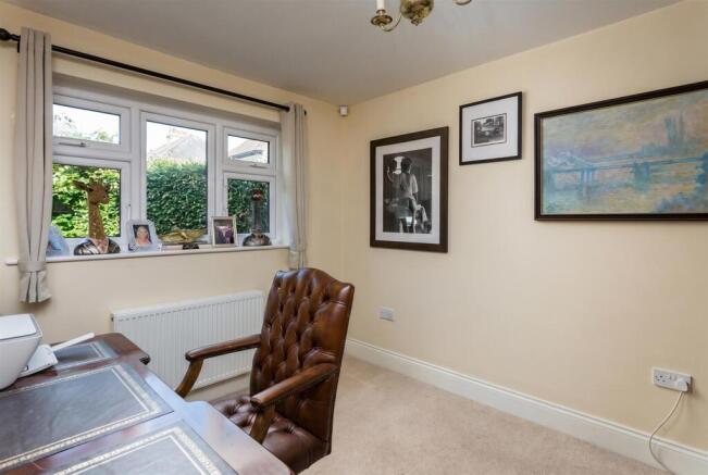 4 bed Detached for sale Image 12