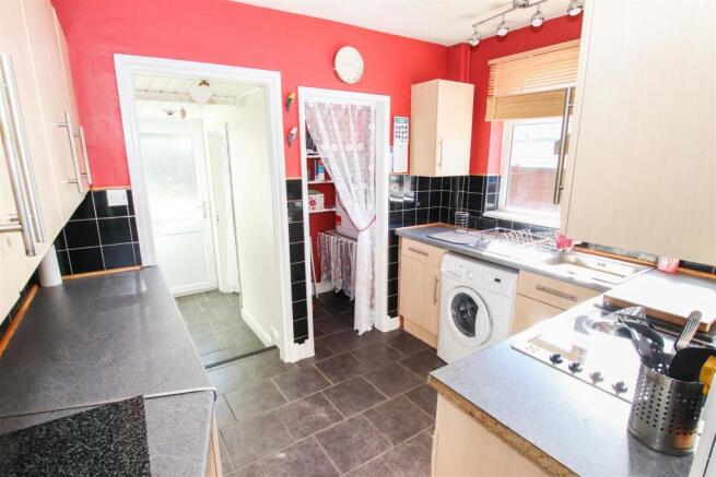 FITTED KITCHEN