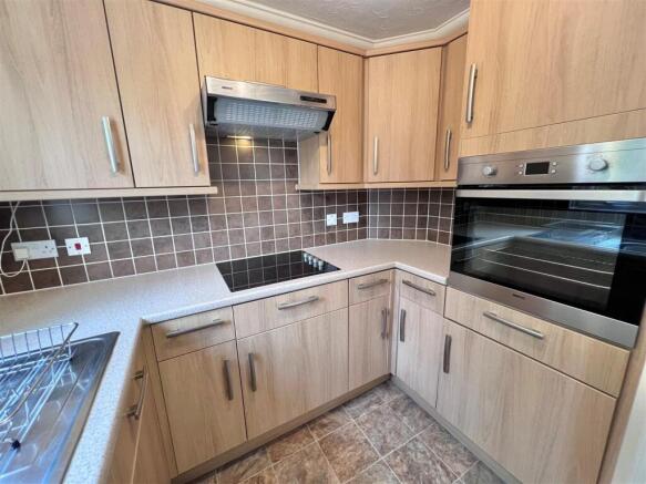 Kitchen 2.jpg