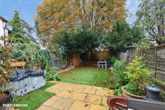 Oak Hill Gardens, Woodford Green, IG8 photo 4