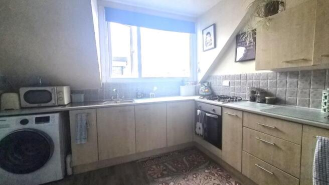 2 bed Apartment to rent Image 5