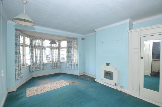 50 Strathearn Avenue bed 1 !.JPG