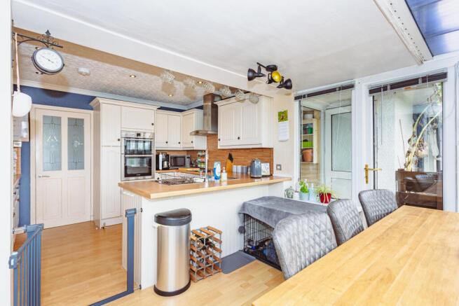 Kitchen/Dining Space