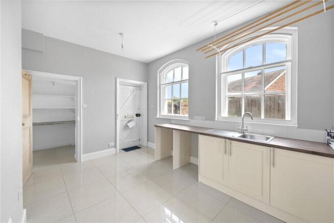 8 bed Detached for sale Image 11