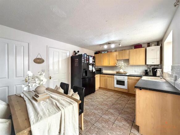 3 bed Semi-Detached for sale Image 7