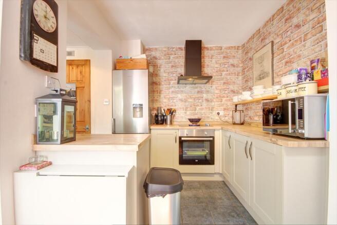Kitchen 2.jpg