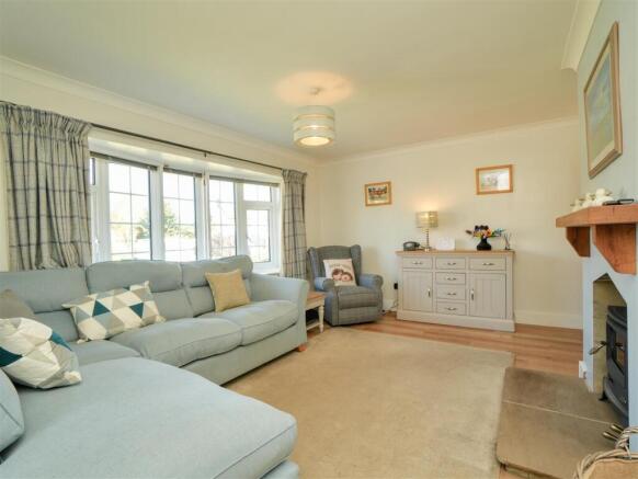 4 bed Detached for sale Image 8