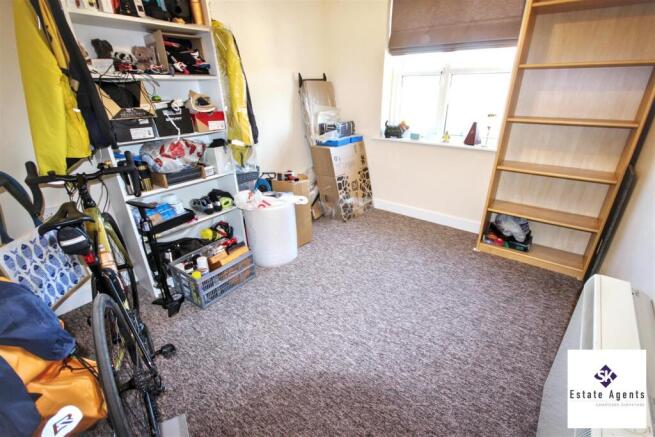 3 bed Flat for sale Image 11