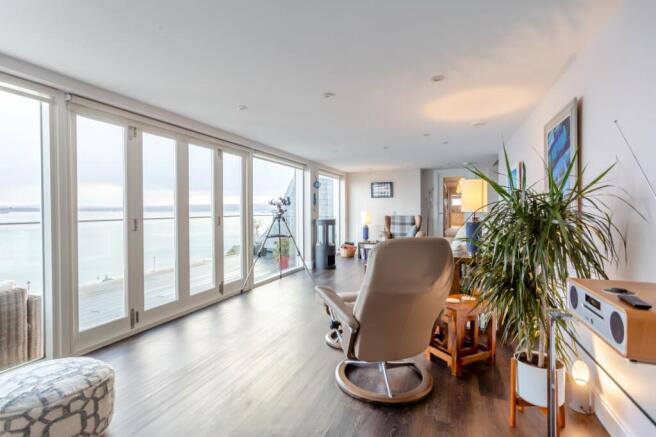 11 Marine House