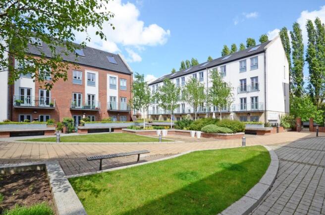 2 bed Flat to rent Image 11