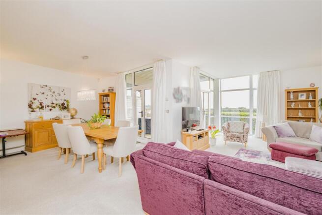 Living Area/Dining Area