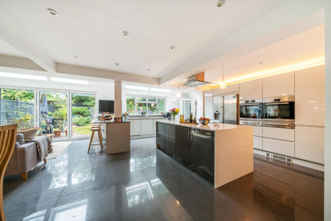 1302727-8-683f3ff...