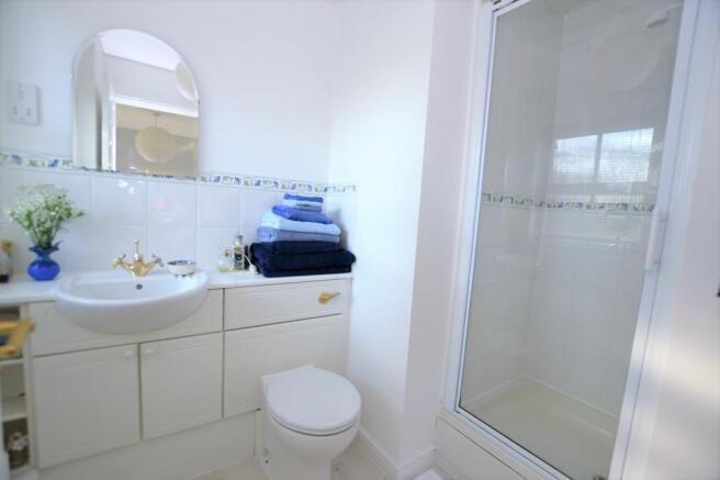 En-suite to bedroom 