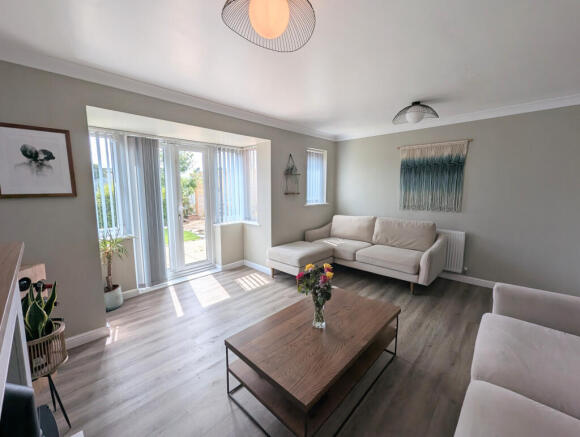 4 bed Detached to rent Image 6