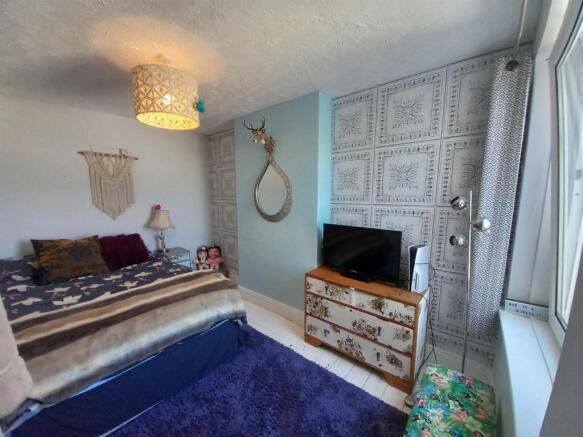 67 Clifton St Bed 2.jpg