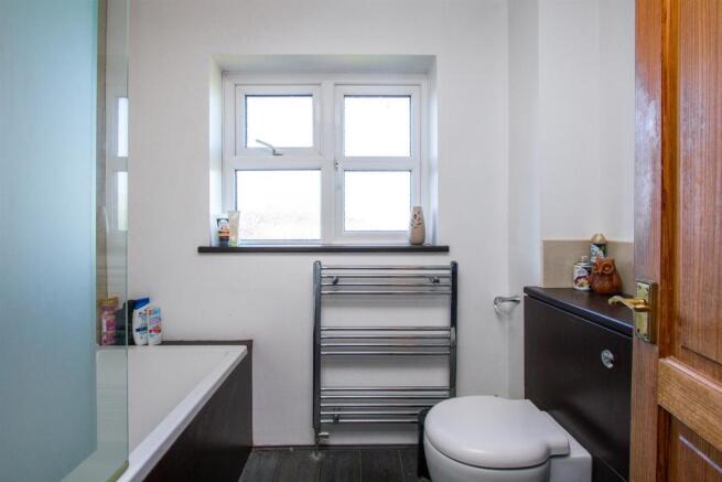 Bathroom..jpg