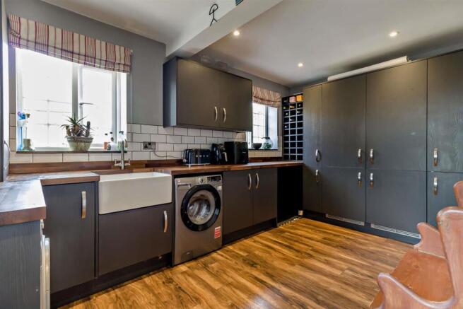 4 bed Link Detached House for sale Image 7