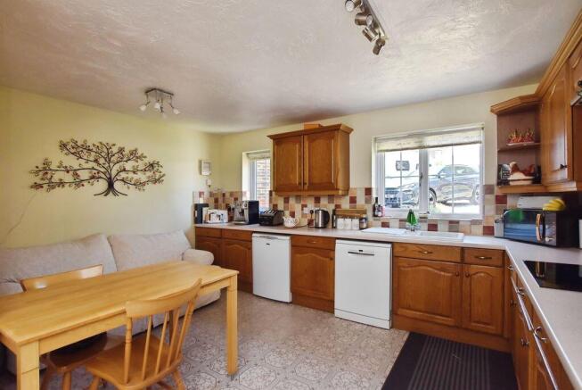 Gibbs Close, Bishopdown Farm                         ***VIDEO TOUR*** photo 4