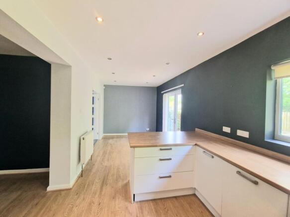 3 bed House to rent Image 6