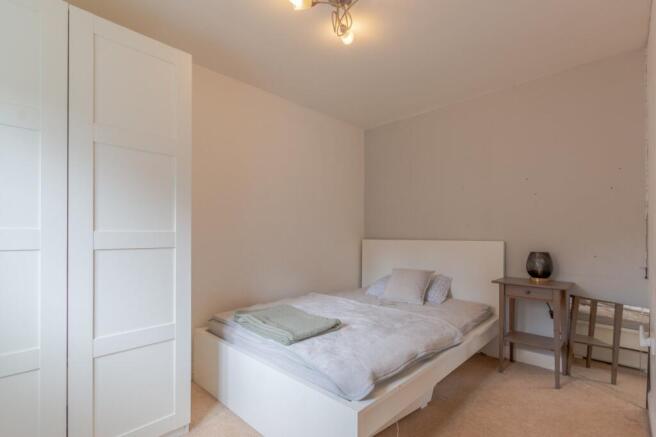 5 bed House for sale Image 9