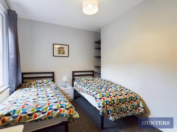 3 bed Triplex to rent Image 5
