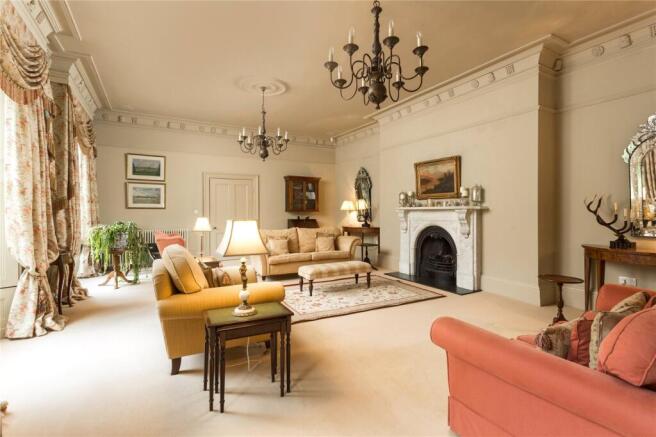6 bed Detached for sale Image 3