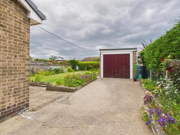 3 bed Semi-Detached Bungalow for sale Image 11