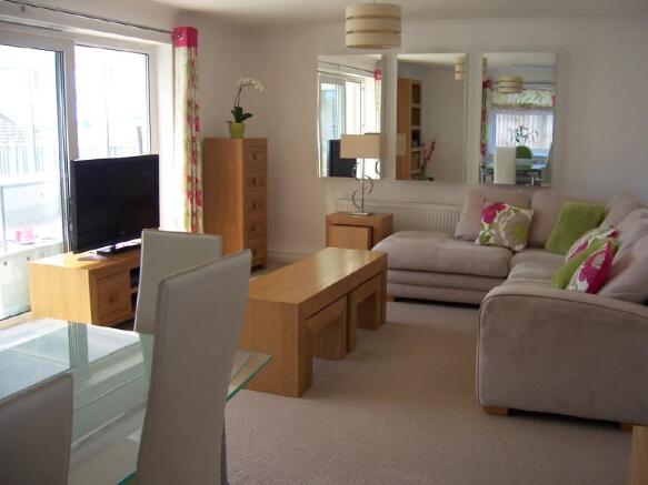 Lounge/dining room