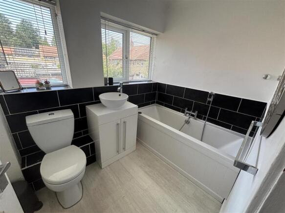 3 bed House to rent Image 9