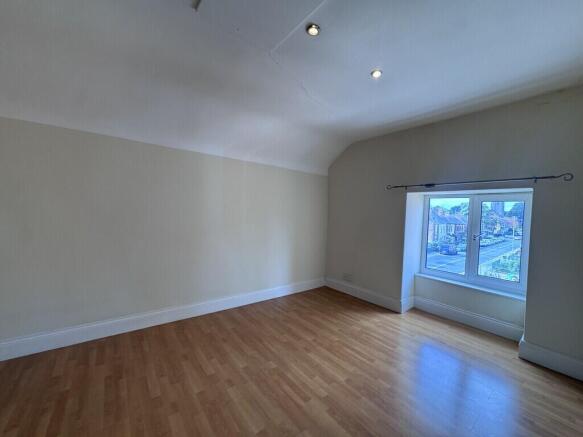 2 bed Apartment to rent Image 11