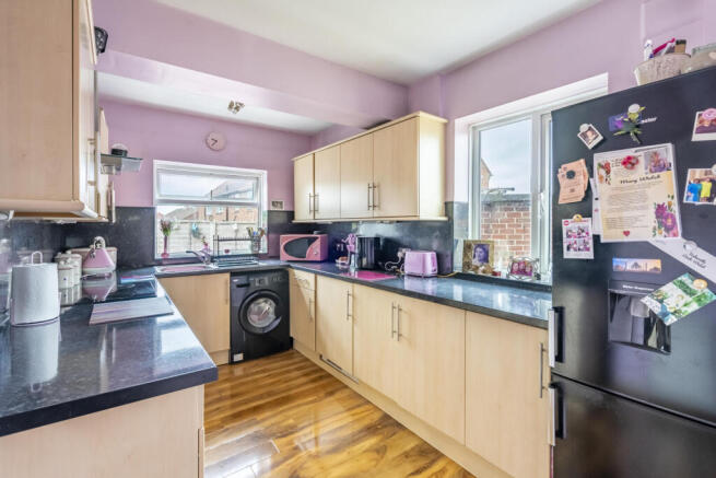 4 bed Semi-Detached for sale Image 5