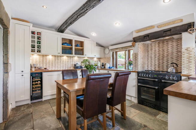 4 bed Semi-Detached for sale Image 4