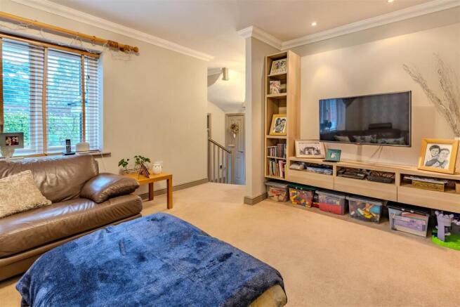 6 bed Detached for sale Image 9
