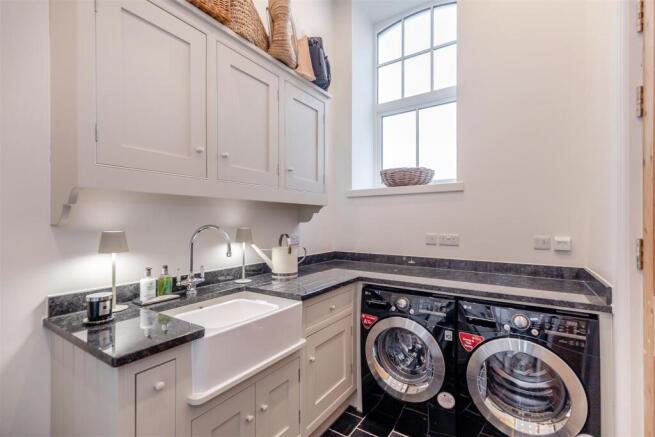 4 bed House for sale Image 11