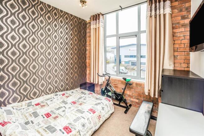 2 bed Apartment to rent Image 5