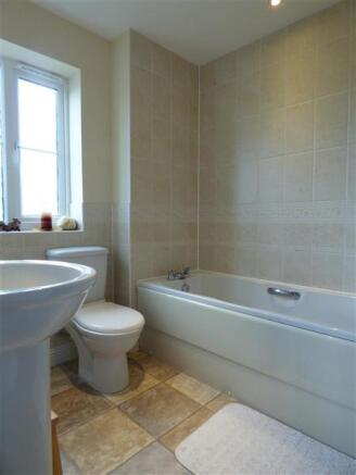 EN-SUITE BATHROOM